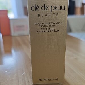Clé de Peau Beauté Softening Cleansing Foam - Gold